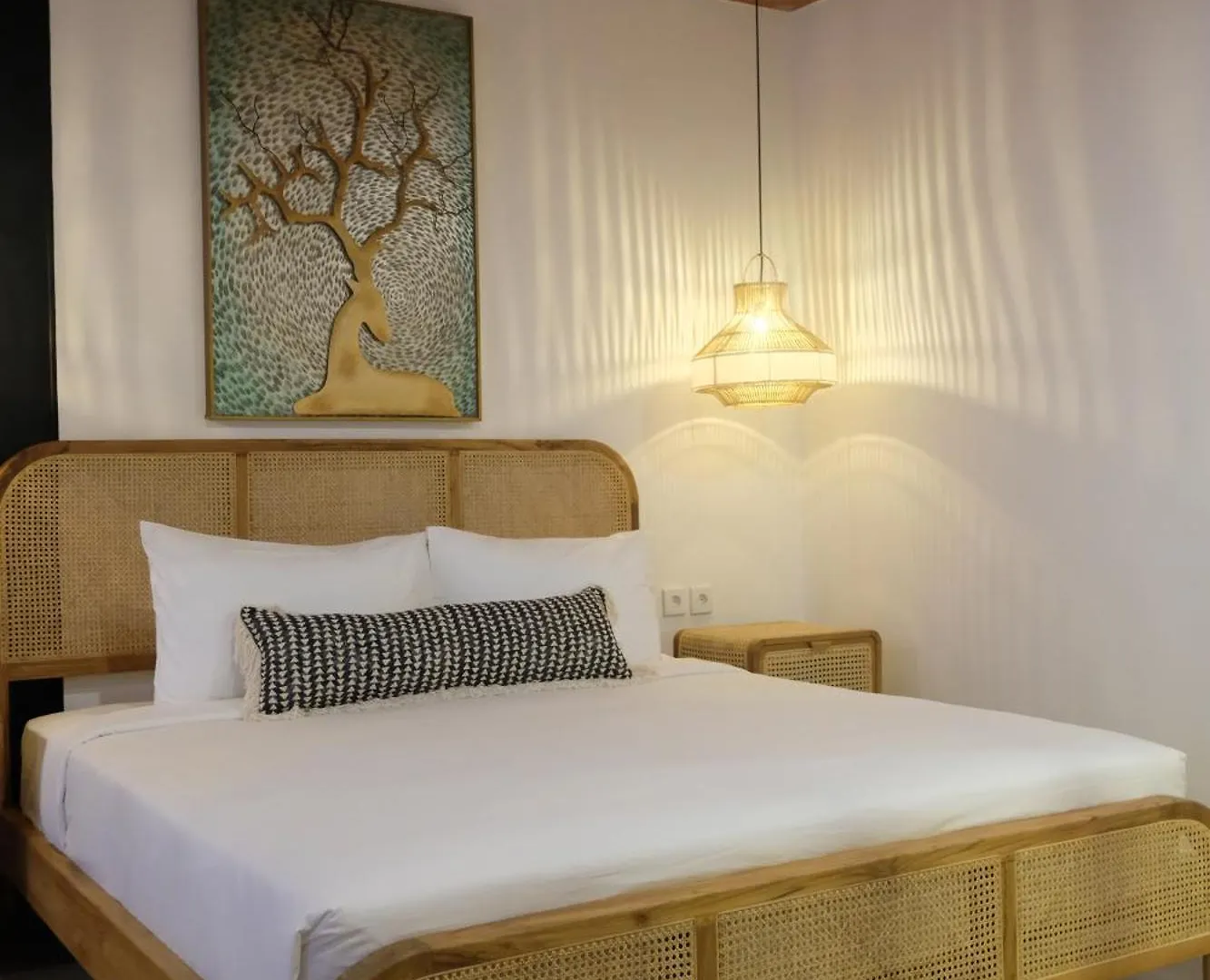 Hidden Gem! Beach Loft With Garden! Rare! Canggu Villa